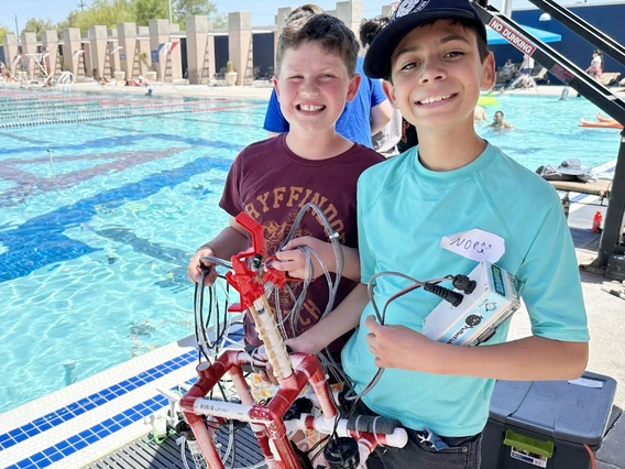 4-h youth with underwater robot near pool