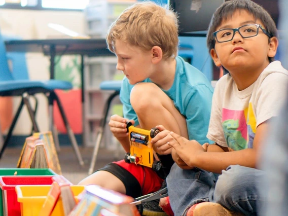 youth building battery powered robots