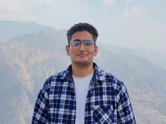 headshot-pradeep.webp