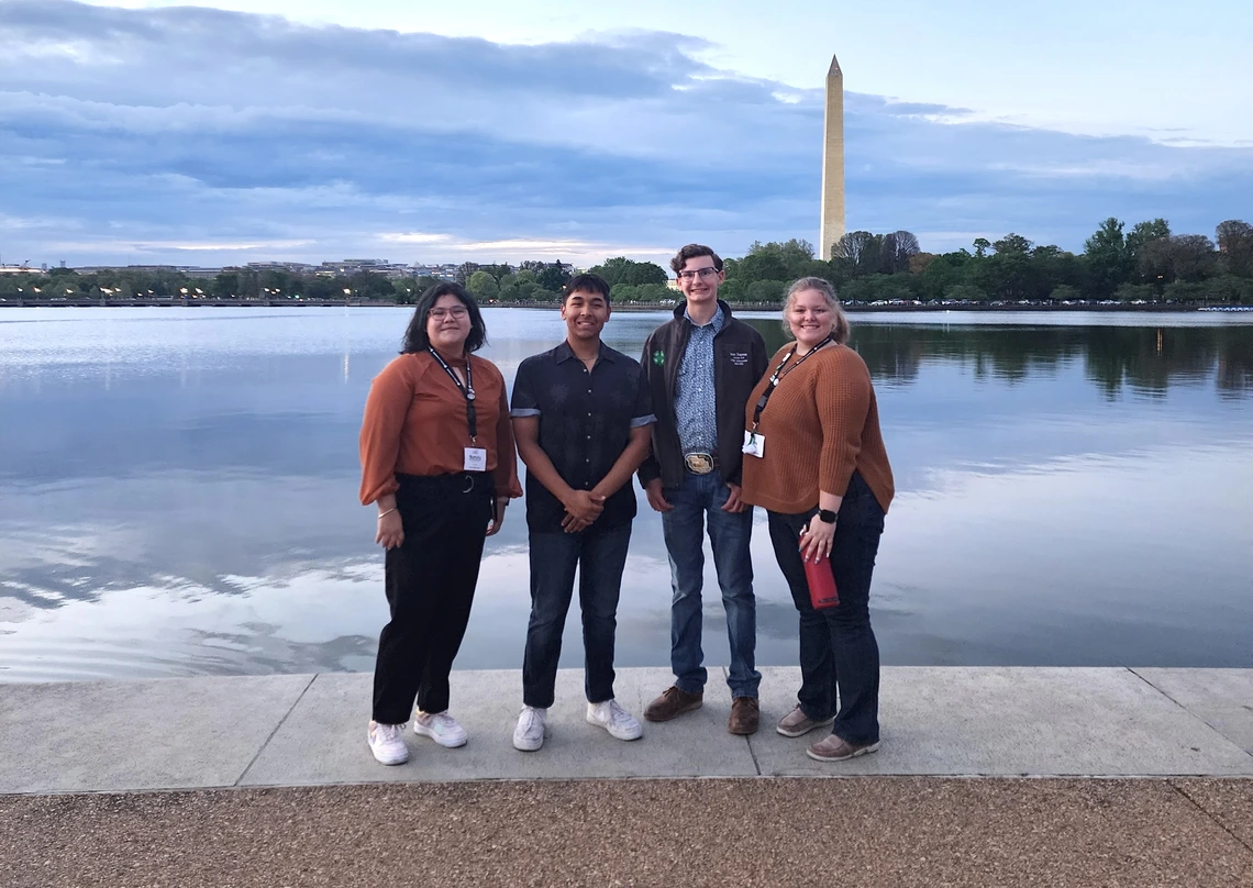Photo of 4H ambassadors in Washington, D.C.