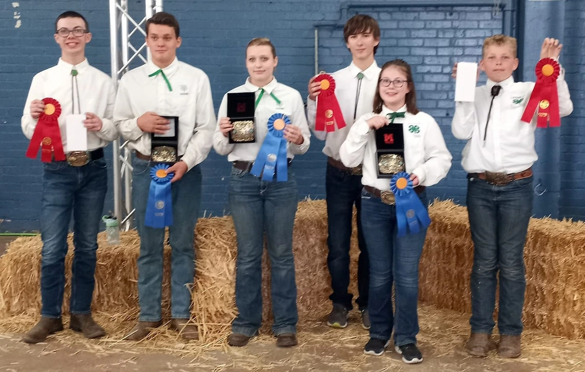 4-H kids with show ribbons