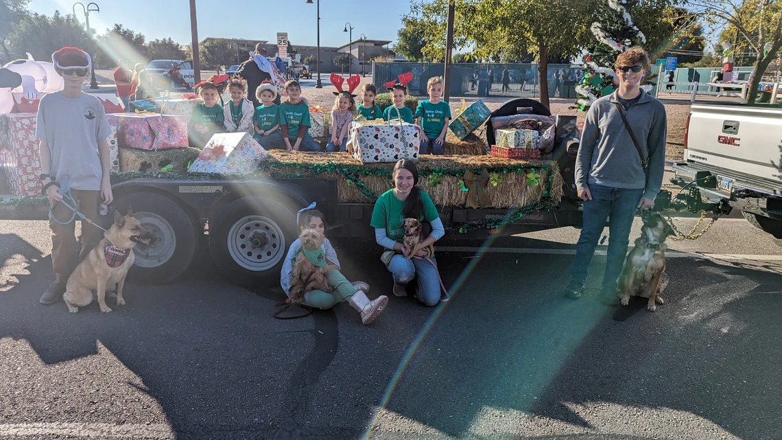 4-H group photo on trailer with hay bales