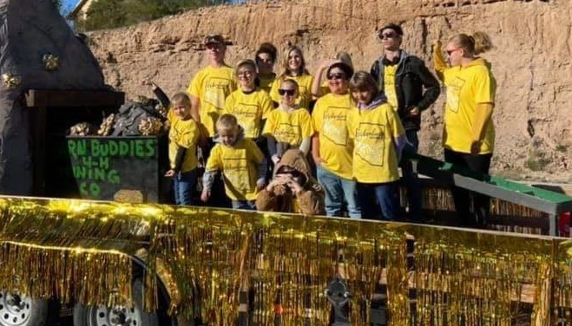 4-H kids in yellow shirt on parade float