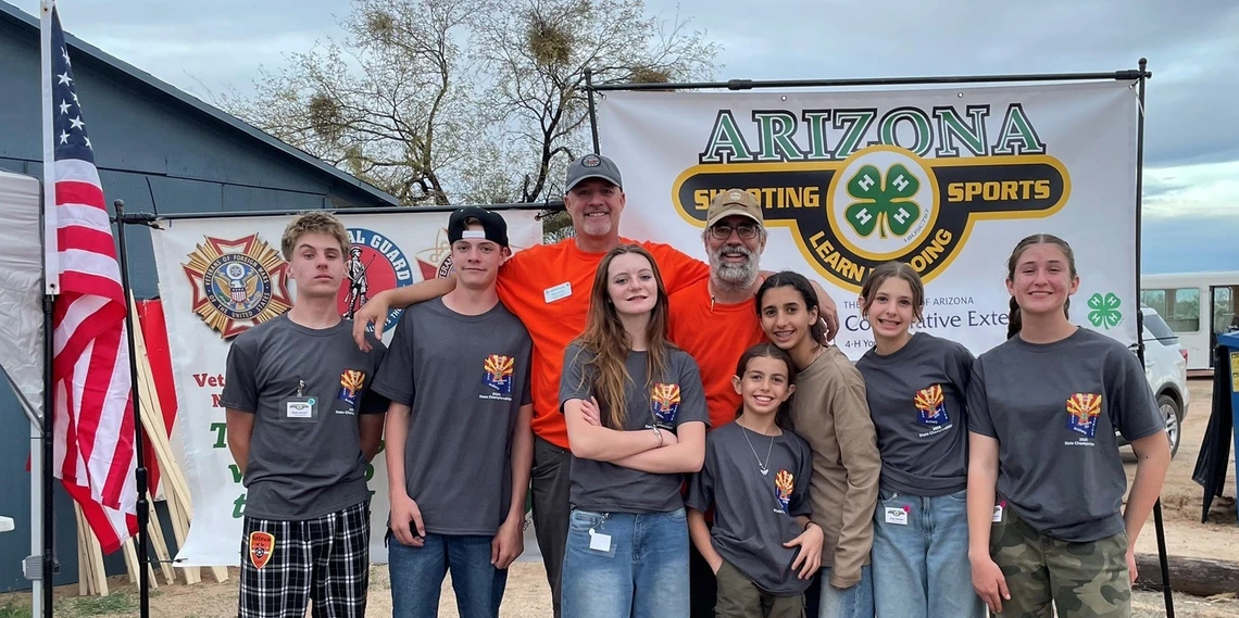4-h youth taking group photo