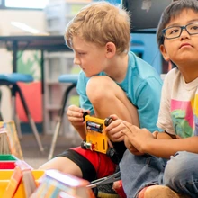 youth building battery powered robots