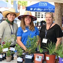 Master Gardeners at Plant Sale